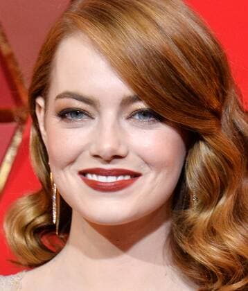 Actress Emma Stone arrives on the red carpet for the 89th annual Academy Awards at the Dolby Theatre in the Hollywood section of Los Angeles on February 26, 2017.  LAP20170226367 JIMxRUYMEN