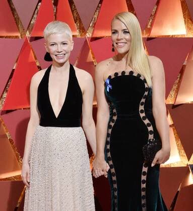Actresses Michelle Williams (L) and Busy Philipps arrive on the red carpet for the 89th annual Academy Awards at the Dolby Theatre in the Hollywood section of Los Angeles on February 26, 2017.  LAP20170226779 JIMxRUYMEN