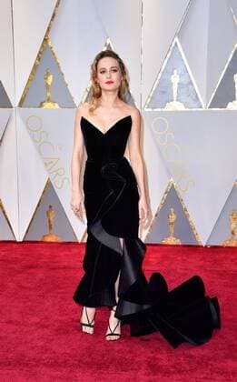 Brie Larson arrives on the red carpet for the 89th annual Academy Awards at the Dolby Theatre in the Hollywood section of Los Angeles on February 26, 2017.  LAP2017022757 KEVINxDIETSCH