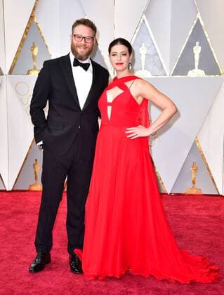 Seth Rogen (L) and Lauren Miller arrive on the red carpet for the 89th annual Academy Awards at the Dolby Theatre in the Hollywood section of Los Angeles on February 26, 2017.  LAP2017022759 KEVINxDIETSCH