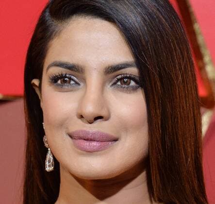 Actress Priyanka Chopra arrives on the red carpet for the 89th annual Academy Awards at the Dolby Theatre in the Hollywood section of Los Angeles on February 26, 2017.  LAP20170226819 JIMxRUYMEN