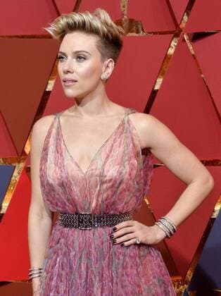 Actress Scarlett Johansson arrives on the red carpet for the 89th annual Academy Awards at the Dolby Theatre in the Hollywood section of Los Angeles on February 26, 2017.  LAP20170226409 JIMxRUYMEN