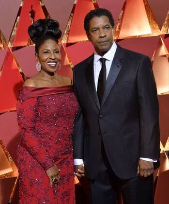 Actors Pauletta Washington and Denzel Washington arrive on the red carpet for the 89th annual Academy Awards at the Dolby Theatre in the Hollywood section of Los Angeles on February 26, 2017.  LAP20170226799 JIMxRUYMEN