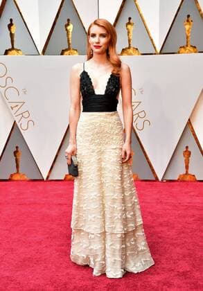 Actress Emma Roberts arrives on the red carpet for the 89th annual Academy Awards at the Dolby Theatre in the Hollywood section of Los Angeles on February 26, 2017.  LAX20170226915 KEVINxDIETSCH