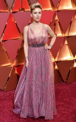 Actress Scarlett Johansson arrives on the red carpet for the 89th annual Academy Awards at the Dolby Theatre in the Hollywood section of Los Angeles on February 26, 2017.  LAP20170226403 JIMxRUYMEN