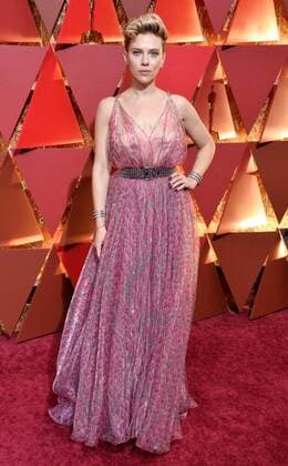 Actress Scarlett Johansson arrives on the red carpet for the 89th annual Academy Awards at the Dolby Theatre in the Hollywood section of Los Angeles on February 26, 2017.  LAP20170226404 JIMxRUYMEN