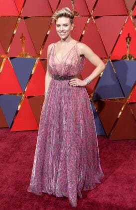 Actress Scarlett Johansson arrives on the red carpet for the 89th annual Academy Awards at the Dolby Theatre in the Hollywood section of Los Angeles on February 26, 2017.  LAP20170226410 JIMxRUYMEN