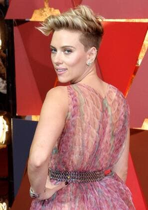 Actress Scarlett Johansson arrives on the red carpet for the 89th annual Academy Awards at the Dolby Theatre in the Hollywood section of Los Angeles on February 26, 2017.  LAP20170226413 JIMxRUYMEN