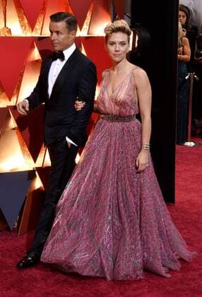 Talent agent Joe Machoda (L) and actress Scarlett Johansson arrive on the red carpet for the 89th annual Academy Awards at the Dolby Theatre in the Hollywood section of Los Angeles on February 26, 2017.  LAP20170226419 JIMxRUYMEN