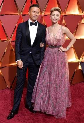Talent agent Joe Machoda (L) and actress Scarlett Johansson arrive on the red carpet for the 89th annual Academy Awards at the Dolby Theatre in the Hollywood section of Los Angeles on February 26, 2017.  LAP20170226420 JIMxRUYMEN