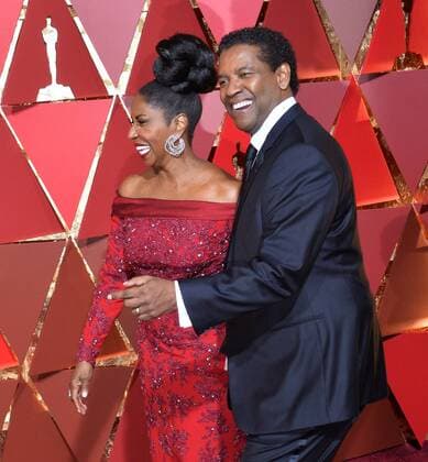 Actors Pauletta Washington and Denzel Washington arrive on the red carpet for the 89th annual Academy Awards at the Dolby Theatre in the Hollywood section of Los Angeles on February 26, 2017.  LAP20170226807 JIMxRUYMEN
