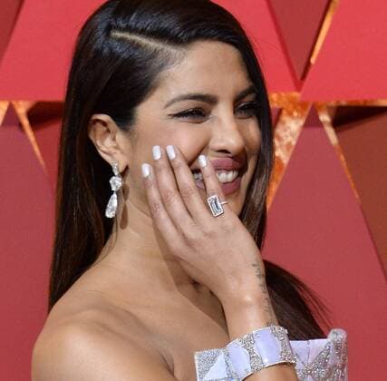 Actress Priyanka Chopra arrives on the red carpet for the 89th annual Academy Awards at the Dolby Theatre in the Hollywood section of Los Angeles on February 26, 2017.  LAP20170226823 JIMxRUYMEN