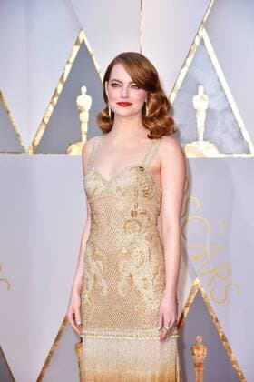 Emma Stone arrives on the red carpet for the 89th annual Academy Awards at the Dolby Theatre in the Hollywood section of Los Angeles on February 26, 2017.  LAP2017022768 KEVINxDIETSCH