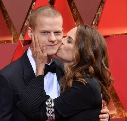 Actor Lucas Hedges (L) and his mother Susan Bruce Titman arrive on the red carpet for the 89th annual Academy Awards at the Dolby Theatre in the Hollywood section of Los Angeles on February 26, 2017.  LAP20170226867 JIMxRUYMEN