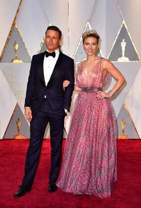 Scarlett Johansson (L) and her agent Joe Machota arrive on the red carpet for the 89th annual Academy Awards at the Dolby Theatre in the Hollywood section of Los Angeles on February 26, 2017.  LAP2017022797 KEVINxDIETSCH