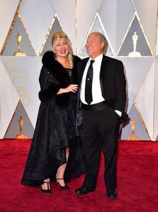 Richard Dreyfuss (R) and Svetlana Erokhin arrive on the red carpet for the 89th annual Academy Awards at the Dolby Theatre in the Hollywood section of Los Angeles on February 26, 2017.  LAP2017022798 KEVINxDIETSCH
