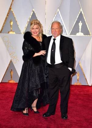 Richard Dreyfuss (R) and Svetlana Erokhin arrive on the red carpet for the 89th annual Academy Awards at the Dolby Theatre in the Hollywood section of Los Angeles on February 26, 2017.  LAP2017022799 KEVINxDIETSCH