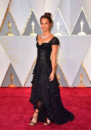 Alicia Vikander arrives on the red carpet for the 89th annual Academy Awards at the Dolby Theatre in the Hollywood section of Los Angeles on February 26, 2017.  LAP2017022802 KEVINxDIETSCH