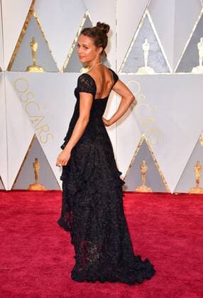 Alicia Vikander arrives on the red carpet for the 89th annual Academy Awards at the Dolby Theatre in the Hollywood section of Los Angeles on February 26, 2017.  LAP2017022803 KEVINxDIETSCH