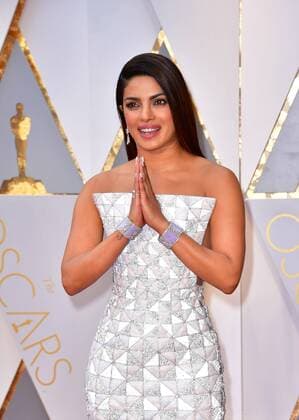 Priyanka Chopra arrives on the red carpet for the 89th annual Academy Awards at the Dolby Theatre in the Hollywood section of Los Angeles on February 26, 2017.  LAP2017022805 KEVINxDIETSCH