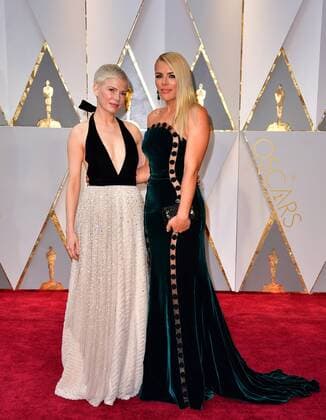 Michelle Williams and Busy Phillipps arrive on the red carpet for the 89th annual Academy Awards at the Dolby Theatre in the Hollywood section of Los Angeles on February 26, 2017.  LAP2017022818 KEVINxDIETSCH