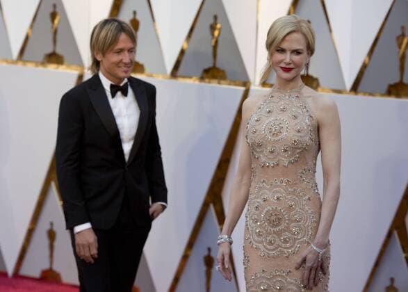 February 26, 2017 - Hollywood, CALIFORNIA, UNITED STATES OF AMERICA - Actor Nicole Kidman (L) and singer Keith Urban arrives to the red carpet during the 89th academy awards at the Dolby Theater on Sunday February 26 2017 in Hollywood, California.ARMANDO ARORIZO. Hollywood UNITED STATES OF AMERICA - ZUMAa60_ 20170226_zaf_a60_005 Copyright: xArmandoxArorizox