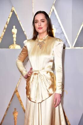 Dakota Johnson arrives on the red carpet for the 89th annual Academy Awards at the Dolby Theatre in the Hollywood section of Los Angeles on February 26, 2017.  LAP2017022830 KEVINxDIETSCH