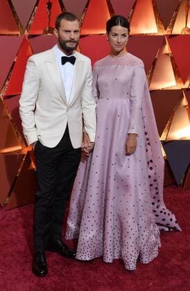 Actors Jamie Dornan (L) and Amelia Warner arrive on the red carpet for the 89th annual Academy Awards at the Dolby Theatre in the Hollywood section of Los Angeles on February 26, 2017.  LAP20170226986 JIMxRUYMEN