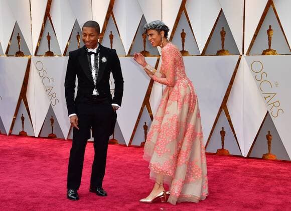 Pharrell Williams and Mimi Valdes arrive on the red carpet for the 89th annual Academy Awards at the Dolby Theatre in the Hollywood section of Los Angeles on February 26, 2017.  LAP2017022882 KEVINxDIETSCH