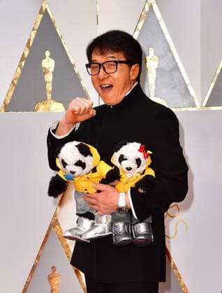 Jackie Chan arrives on the red carpet for the 89th annual Academy Awards at the Dolby Theatre in the Hollywood section of Los Angeles on February 26, 2017.  LAP2017022895 KEVINxDIETSCH