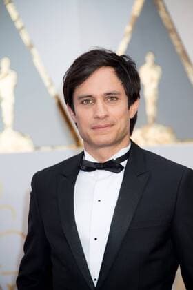 Feb 26, 2017 - Hollywood, California, U.S - GAEL GARCIA BERNAL, Oscar presenter, and Luz Towns-Miranda arrives on the red carpet of The 89th Oscars® at the Dolby Theatre in Hollywood, CA on Sunday, February 26, 2017. Hollywood U.S - ZUMAz03_ 20170226_sho_z03_258 Copyright: xAMPASx