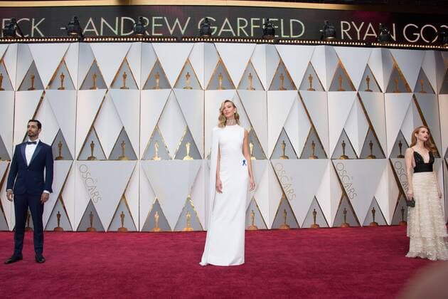 Feb 26, 2017 - Hollywood, California, U.S - Riz Ahmed, Karlie Kloss, and Emma Roberts arrives on the red carpet of The 89th Oscars at the Dolby Theatre in Hollywood, CA on Sunday, February 26, 2017. Hollywood U.S - ZUMAz03_ 20170226_sho_z03_364 Copyright: xMikexBakerx