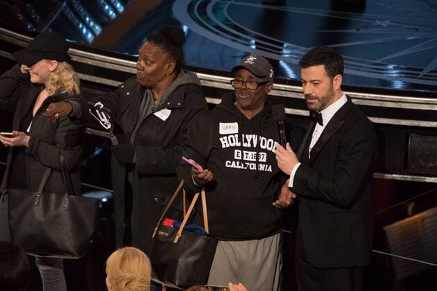 Feb 26, 2017 - Hollywood, California, U.S - Host Jimmy Kimmel greets tourists during The 89th Oscars at the Dolby Theatre in Hollywood, CA on Sunday, February 26, 2017. Hollywood U.S. - ZUMAz03_ 20170226_sho_z03_667 Copyright: xMarkxSubanx