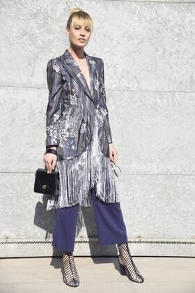 Mailand Fashion Week - Prominente bei Armani Milan woman s Fashion Week Fall Winter 2017 2018 Giorgio Armani Arrivals Pictured Sveva alvitti  Copyright: xSimonaxChiocciax xIPAx xFotosickix