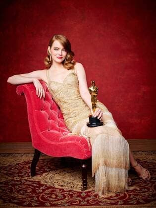 Bilder des Tages Feb 26, 2017 - Hollywood, California, U.S. - EMMA STONE poses backstage with the Oscar for Performance by an actress in a leading role, for work on La La Land during The 89th Oscars at the Dolby Theatre. Hollywood U.S. - ZUMAz03_ 20170226_sho_z03_756 Copyright: xJeffxLipskyx