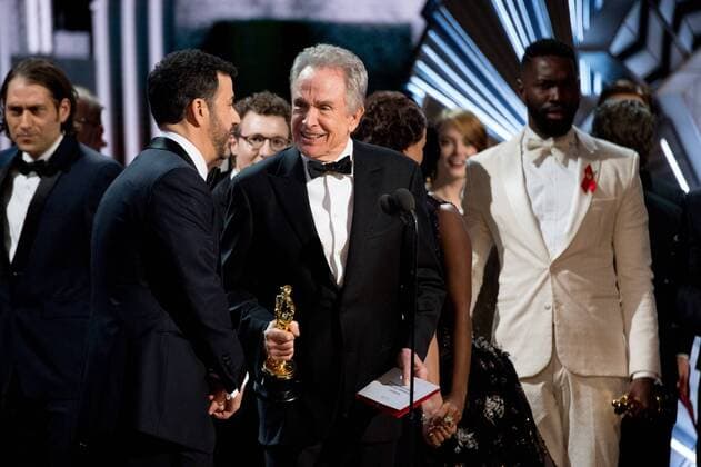 Feb 26, 2017 - Hollywood, California, U.S. - Host Jimmy Kimmel and presenter WARREN BEATTY onstage during The 89th Oscars at the Dolby Theatre in Hollywood, CA on Sunday, February 26, 2017. Hollywood U.S. - ZUMAz03_ 20170226_sho_z03_781 Copyright: xPhilxMcCarten.x