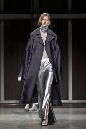 A model presents a creation of Chinese designer brand RICOSTRU during Milan Fashion Week Fall Winter 2017 2018 in Milan, Italy on Feb. 27, 2017. ) ITALY-MILAN-FASHION WEEK-RICOSTRU JinxYu 