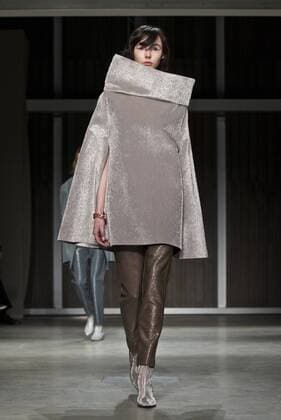 A model presents a creation of Chinese designer brand RICOSTRU during Milan Fashion Week Fall Winter 2017 2018 in Milan, Italy on Feb. 27, 2017. ) ITALY-MILAN-FASHION WEEK-RICOSTRU JinxYu 