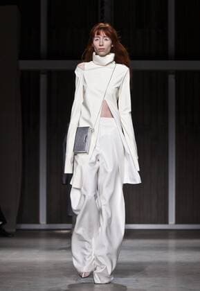 A model presents a creation of Chinese designer brand RICOSTRU during Milan Fashion Week Fall Winter 2017 2018 in Milan, Italy on Feb. 27, 2017. ) ITALY-MILAN-FASHION WEEK-RICOSTRU JinxYu 