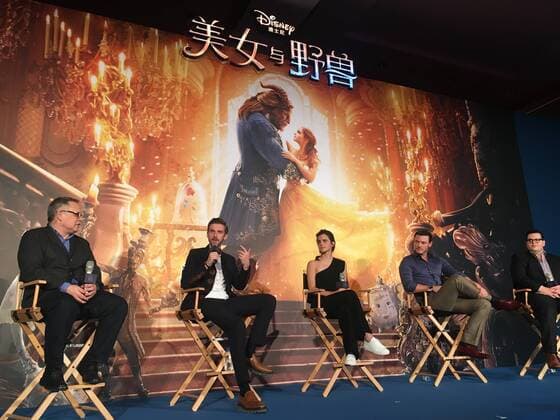 SHANGHAI, CHINA - FEBRUARY 28: (L-R) American director Bill Condon, British actor Dan Stevens, British actress Emma Watson, Welsh actor and singer Luke Evans, American actor and comedian Josh Gad attend the press conference of American director Bill Condon s film Beauty and the Beast on February 28, 2017 in Shanghai, China.  Copyright: xVCGx CFP500764329