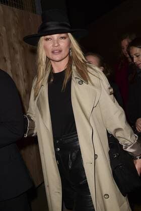 Kate Moss - Ankunft Modenschau Yves St Laurent - Paris - 28 02 2017 JBAutissier Panoramic 