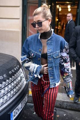 215962 Degun Starface 2017-03-01 Paris France Kendall Jenner et Hayley Baldwin quittent les boutiques Dior et hermes de l avenue Montaigne. Baldwin, Hailey  Copyright: xDegunx xStarfacex STAR_215962_023