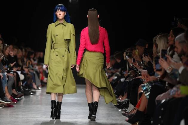 A model takes to the catwalk during the presentation of Guy Laroche show as part of the Fall-Winter 2017-18 Paris Fashion Week on March 1, 2017.  PAR20170301103 MAYAxVIDON-WHITE