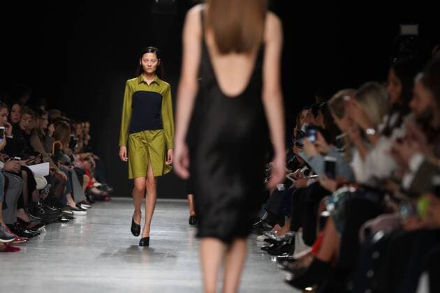 A model takes to the catwalk during the presentation of Guy Laroche show as part of the Fall-Winter 2017-18 Paris Fashion Week on March 1, 2017.  PAR20170301104 MAYAxVIDON-WHITE