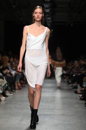 A model takes to the catwalk during the presentation of Guy Laroche show as part of the Fall-Winter 2017-18 Paris Fashion Week on March 1, 2017.  PAR20170301121 MAYAxVIDON-WHITE