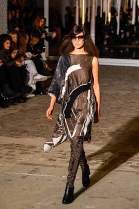 (170301) -- PARIS, March 1, 2017 -- A model presents a creation of Luis Buchinho during the Women s Ready-to-Wear Fall Winter 2017 2018 fashion week in Paris, France, on March 1, 2017. ) FRANCE-PARIS-FASHION WEEK-LUIS BUCHINHO ChenxYichen 