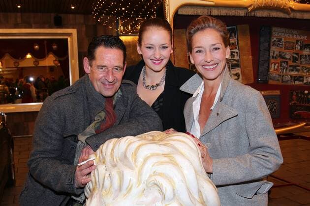 Lisa Seitz und Max Tidof mit Tochter Luzie, Circus Krone Maerz Premiere in Muenchen am 01.03.2017