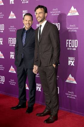 Jason Landau und Cheyenne Jackson bei der Premiere der FX Network TV-Serie Feud: Bette and Joan im TCL Chinese Theatre IMAX. Los Angeles, 01.03.2017 Foto:xD.xBedrosianx xFuturexImage