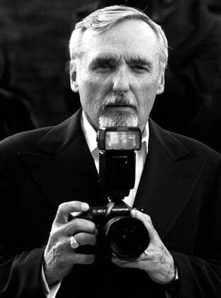 Aug 17, 2009 - Los Angeles, California, USA - Actor DENNIS HOPPER holding a camera during a portrait session in Los Angeles. Date unknown. - ZUMAl55_ 20090817_clb_l55_194 Copyright: xBrianxLowex