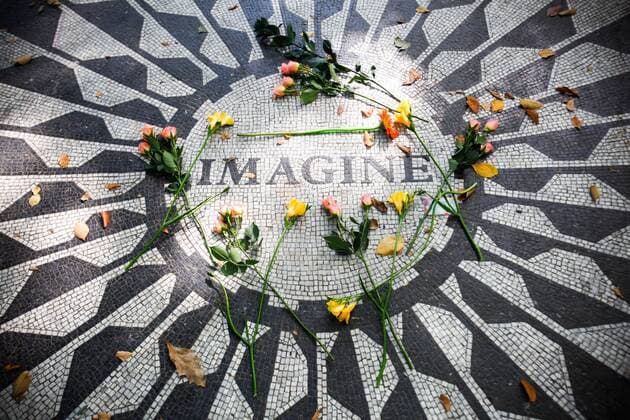 Apr 22, 2011 - New York City, New York, U.S. - The famous Strawberry Fields is located in New York s Central Park and is dedicated to the memory of Beatle s musician John Lennon. - ZUMAcz2_ 20110422_bas_cz2_301 Copyright: xNicolausxCzarneckix